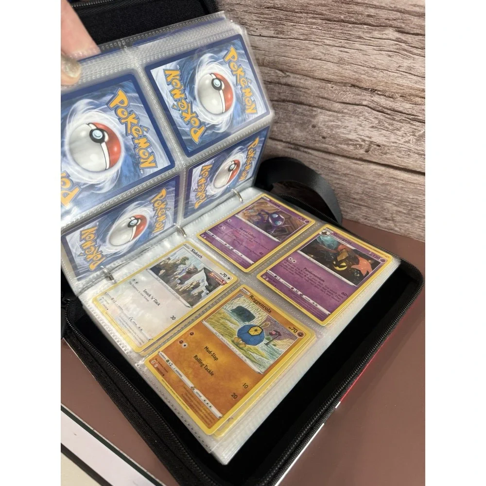Pokémon Collection Book With 200 Pokémon Cards.